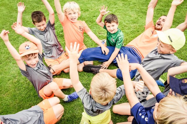 Obóz piłkarski – dlaczego warto zapisać na niego dziecko?